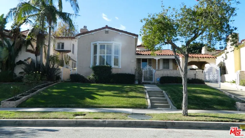 FRONT OF HOUSE