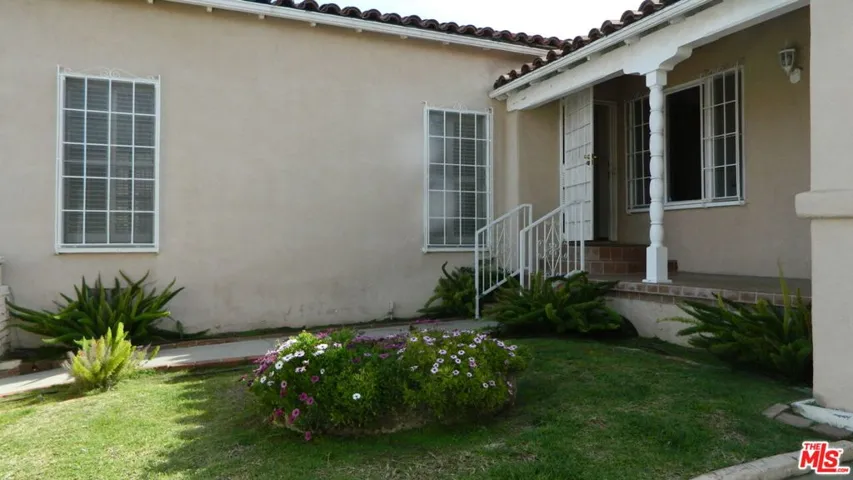 FRONT COURTYARD