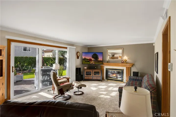 Cozy family room. Backyard vacations.