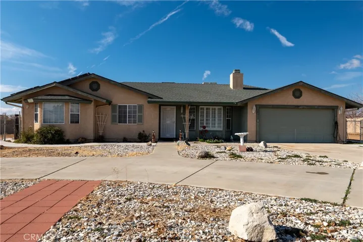 16562 Nawakwa Road, Apple Valley, California 92307