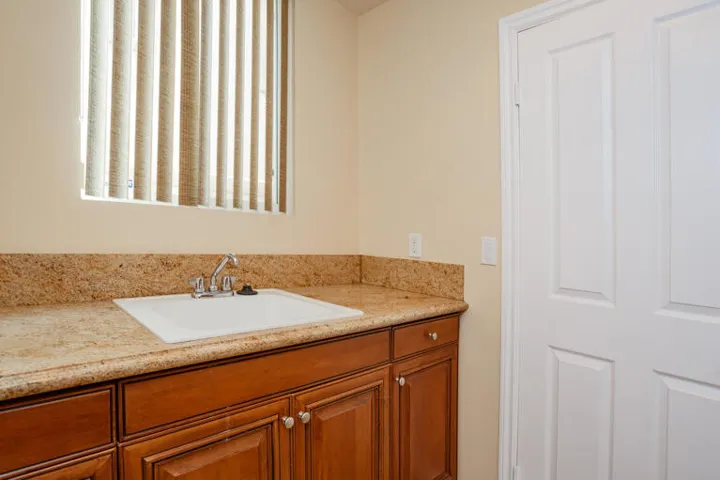 163PaseoVista_MLS-36