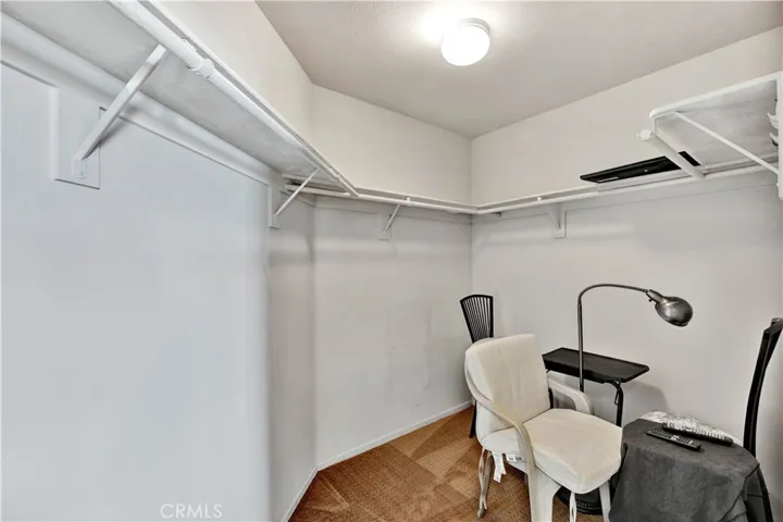 Main Bedroom Walk-in Closet