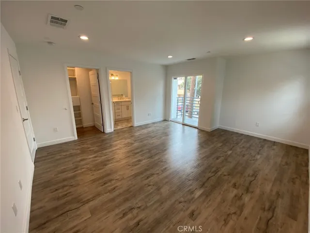 9110 Burnet Avenue, North Hills, California 91343