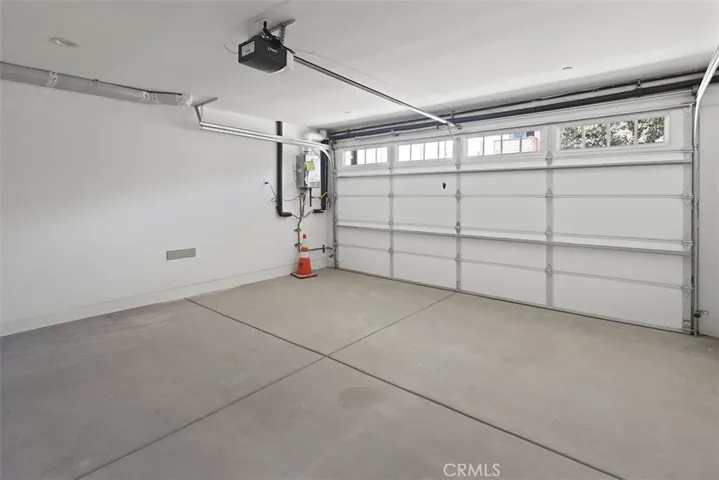9110 Burnet Avenue, North Hills, California 91343