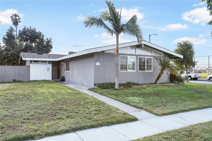 11604 Parkmead Street, Santa Fe Springs, California 90670