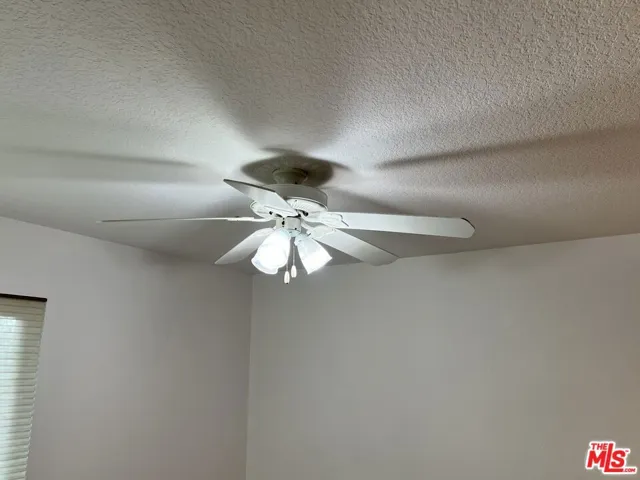 Family room ceiling fan lighting