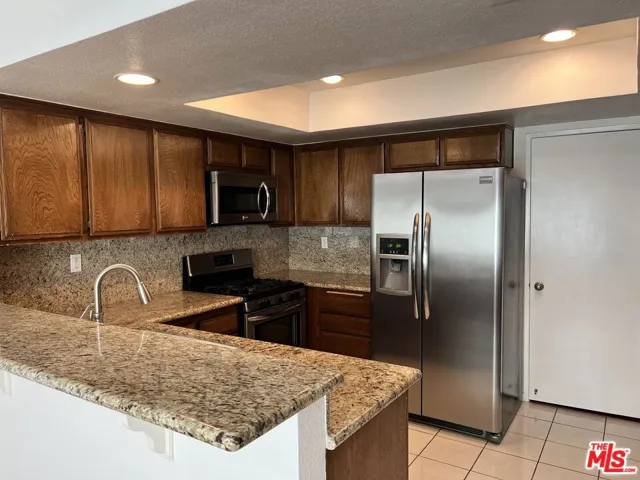 Kitchen w breakfast bar