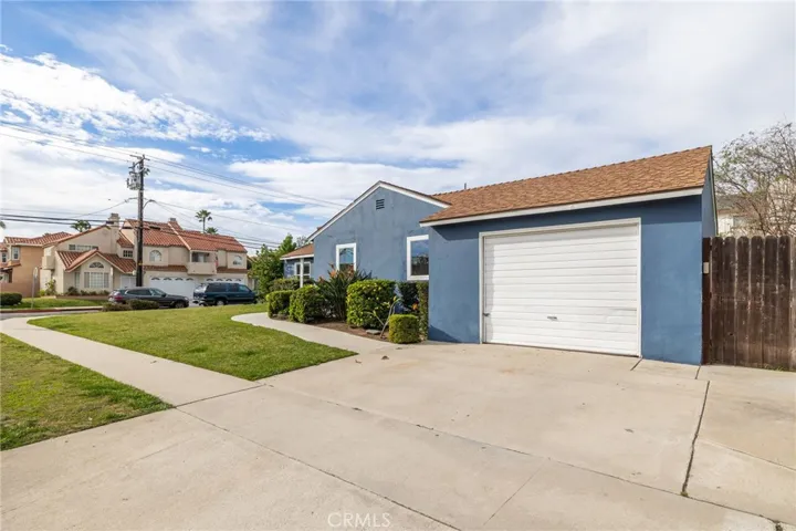 Front w/garage