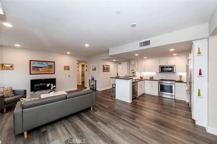 6030 Seabluff Drive 505, Playa Vista, California 90094