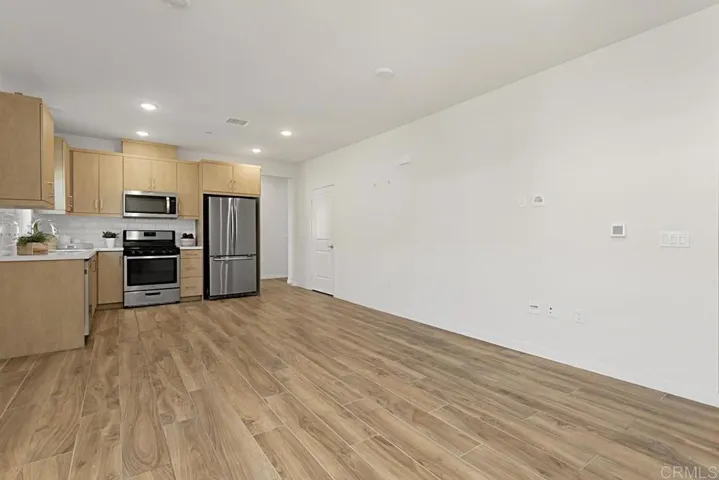 Plank tile flooring