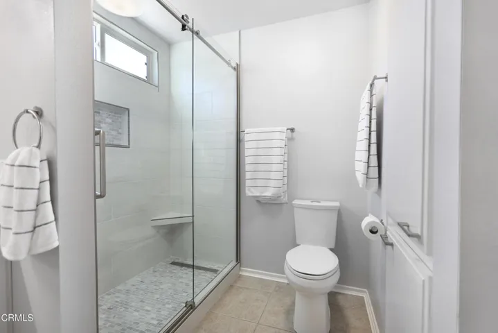 Master Bedroom Bathroom 2-2