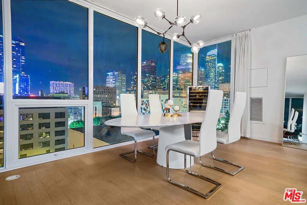 1050 S Grand Avenue Unit 901, Los Angeles, California 90015 home-pic-1