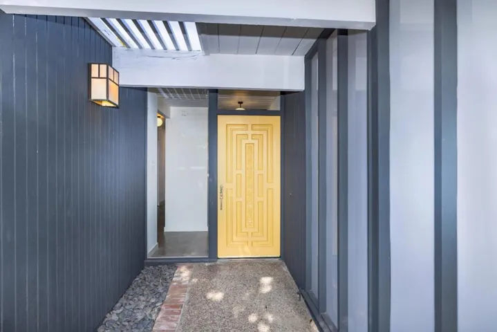 3452 Thomas Drive, Palo Alto, California 94303