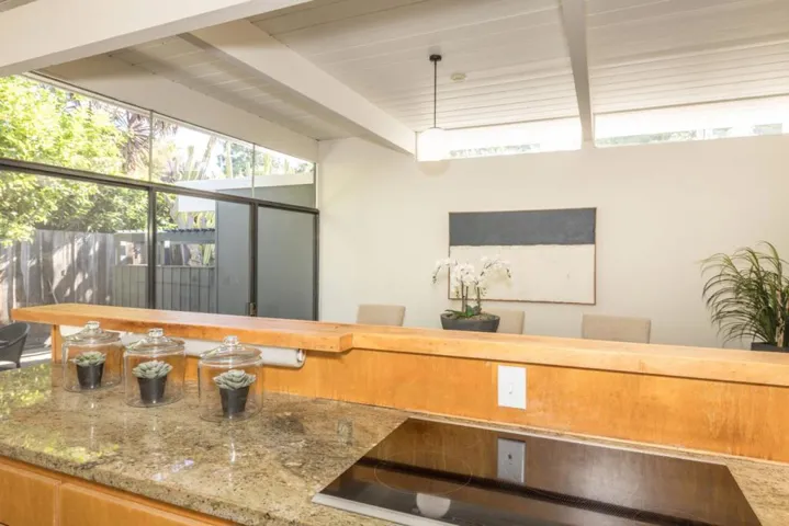 3452 Thomas Drive, Palo Alto, California 94303