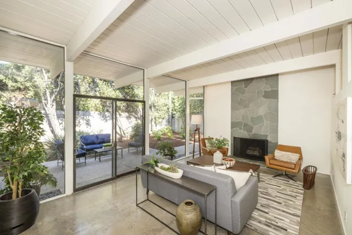 3452 Thomas Drive, Palo Alto, California 94303