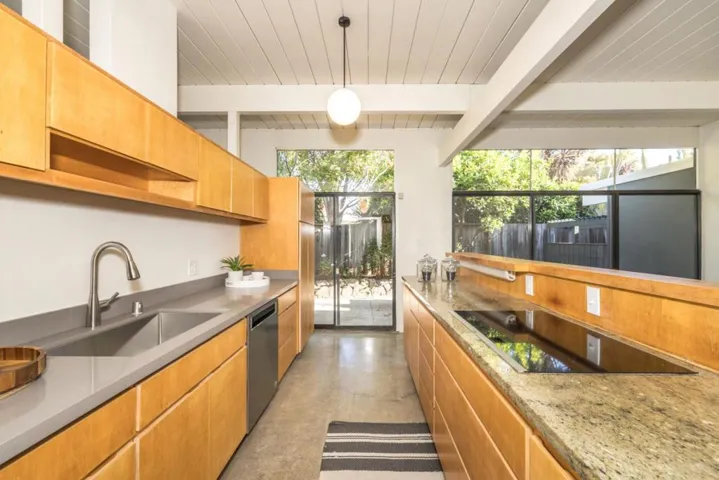 3452 Thomas Drive, Palo Alto, California 94303