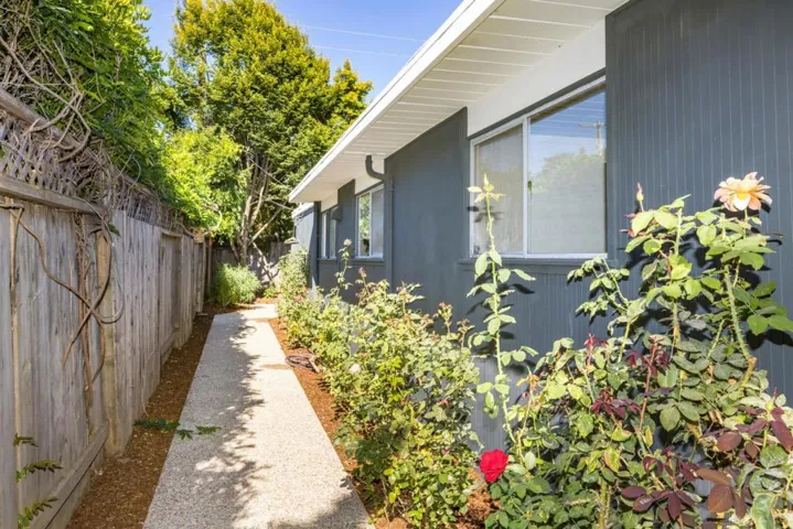 3452 Thomas Drive, Palo Alto, California 94303