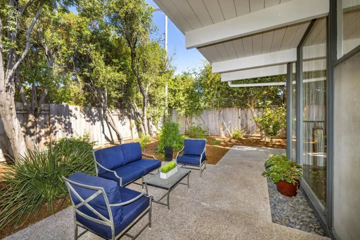 3452 Thomas Drive, Palo Alto, California 94303