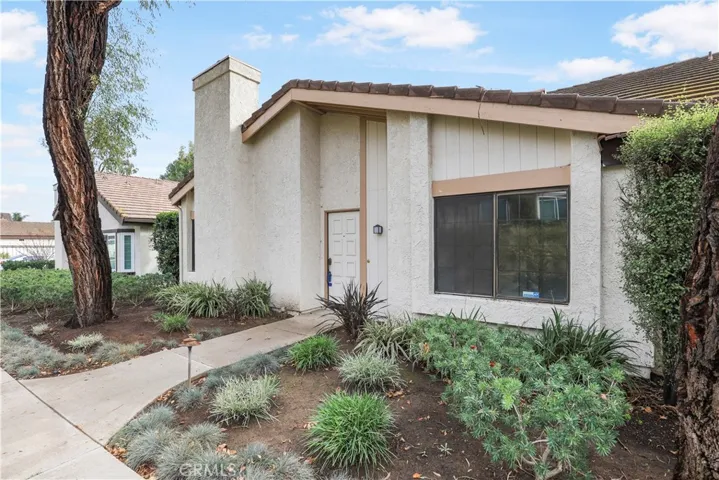 451 Estancia Place, Camarillo, California 93012