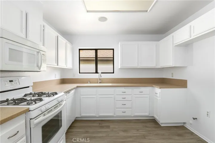 451 Estancia Place, Camarillo, California 93012