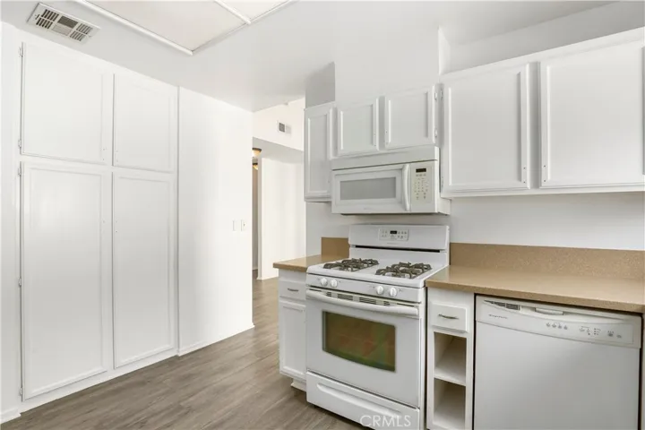 451 Estancia Place, Camarillo, California 93012