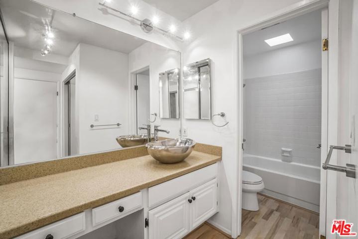 8675 Falmouth Avenue Unit 322, Playa del Rey, California 90293