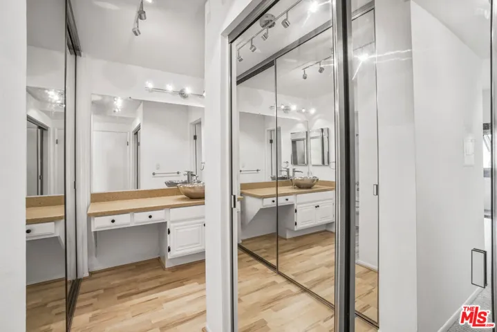 8675 Falmouth Avenue Unit 322, Playa del Rey, California 90293