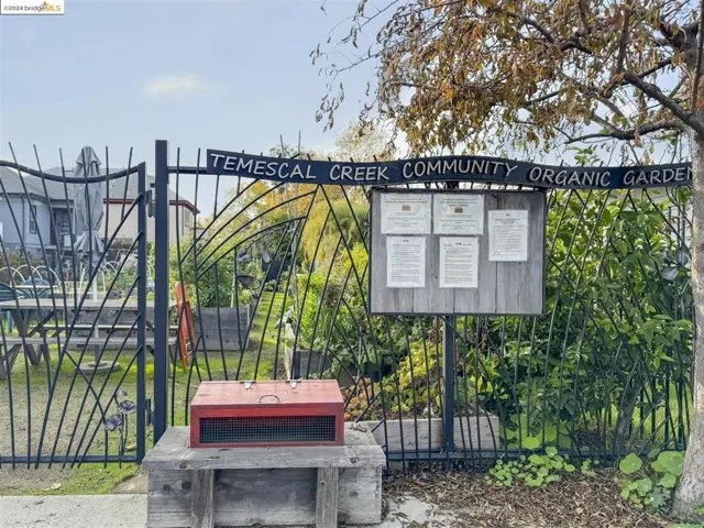 661 42nd St, Oakland, California 94609