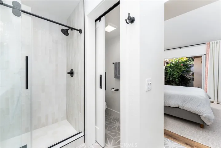 Primary en suite bathroom