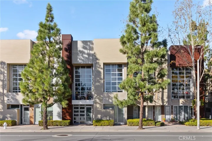 227 E Memory Lane, Santa Ana, California 92705