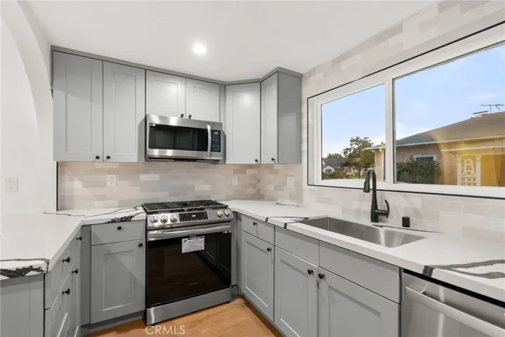 8811 S 8th Avenue, Inglewood, California 90305