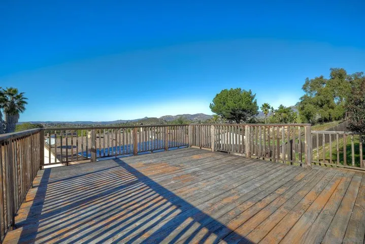 400 esf. Deck with VIEWS!