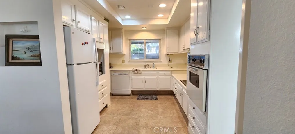 2209 Via Mariposa E. B, Laguna Woods, California 92637