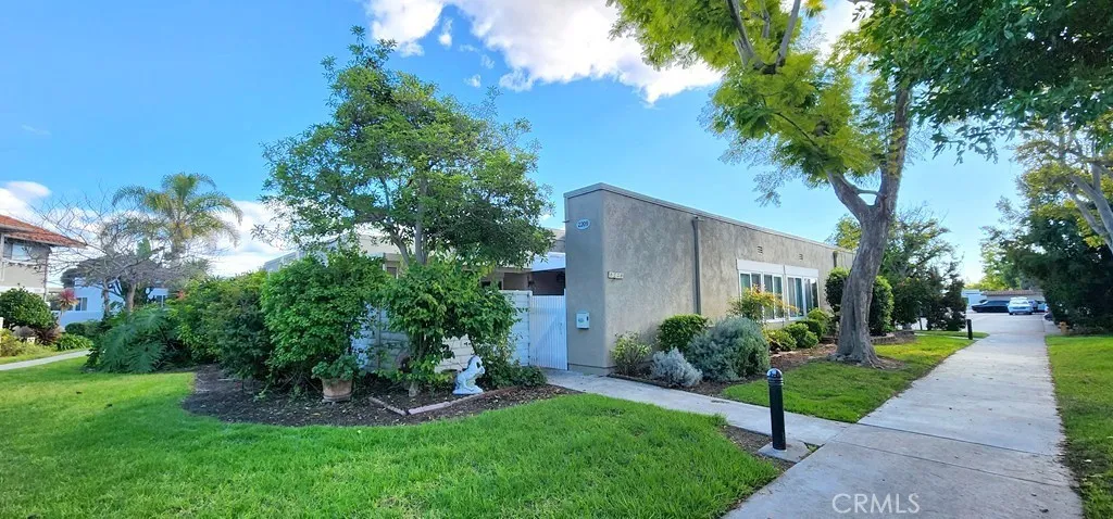 2209 Via Mariposa E. B, Laguna Woods, California 92637