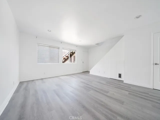 1100 Walnut Avenue 9, Long Beach, California 90813