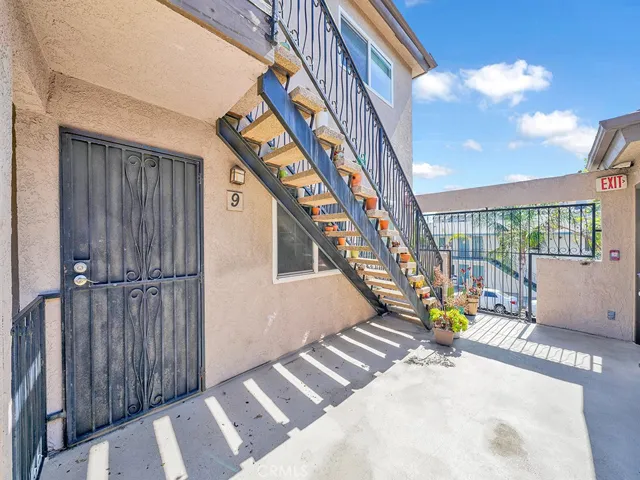 1100 Walnut Avenue 9, Long Beach, California 90813