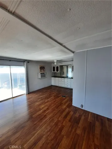 Living room/dining area