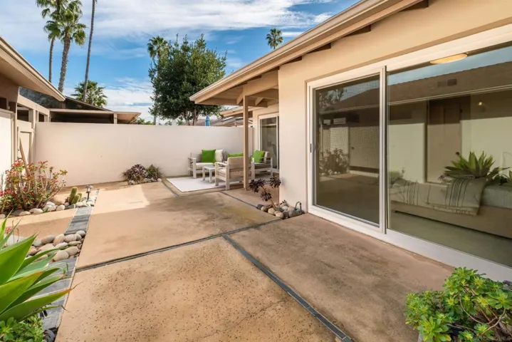 208 Via Osuna, Rancho Santa Fe, California 92091