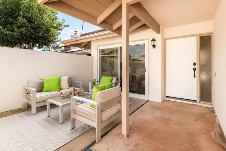 208 Via Osuna, Rancho Santa Fe, California 92091
