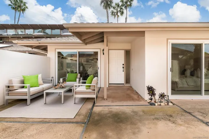 208 Via Osuna, Rancho Santa Fe, California 92091