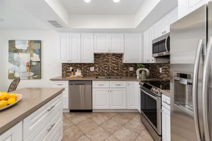208 Via Osuna, Rancho Santa Fe, California 92091