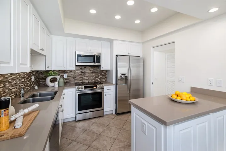 208 Via Osuna, Rancho Santa Fe, California 92091