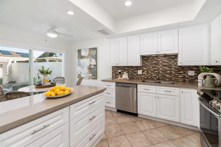 208 Via Osuna, Rancho Santa Fe, California 92091