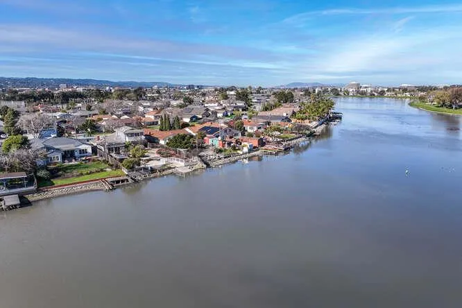 3253 Los Prados Street, San Mateo, California 94403