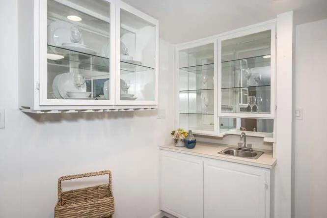 3253 Los Prados Street, San Mateo, California 94403