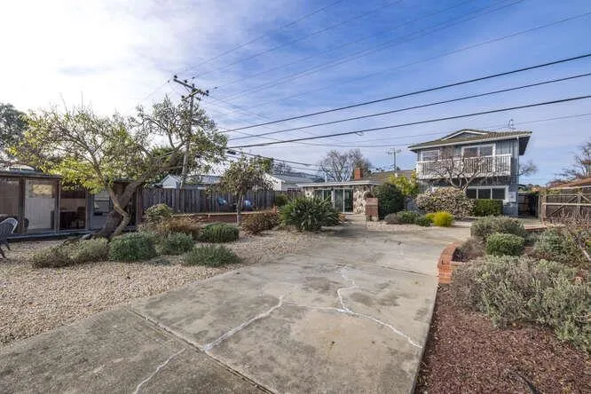 3253 Los Prados Street, San Mateo, California 94403