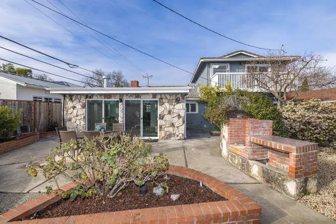 3253 Los Prados Street, San Mateo, California 94403