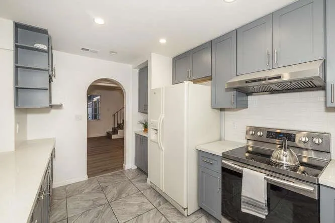 3253 Los Prados Street, San Mateo, California 94403