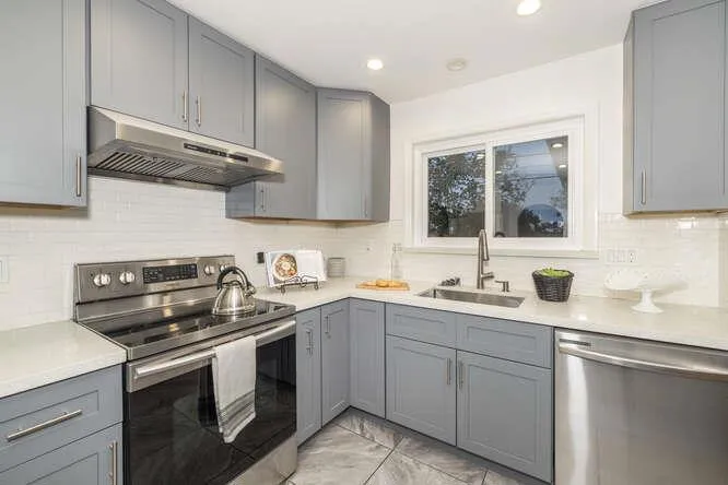 3253 Los Prados Street, San Mateo, California 94403
