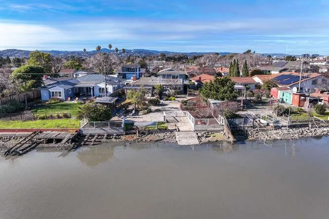 3253 Los Prados Street, San Mateo, California 94403